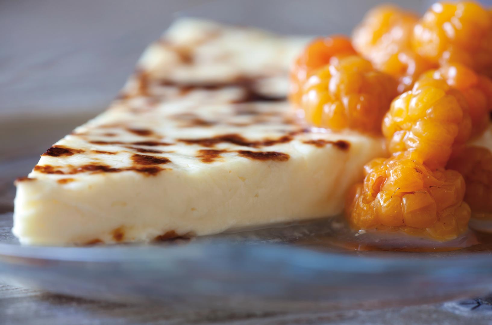 lapland cheese with cloudberry jam, leipäjuusto